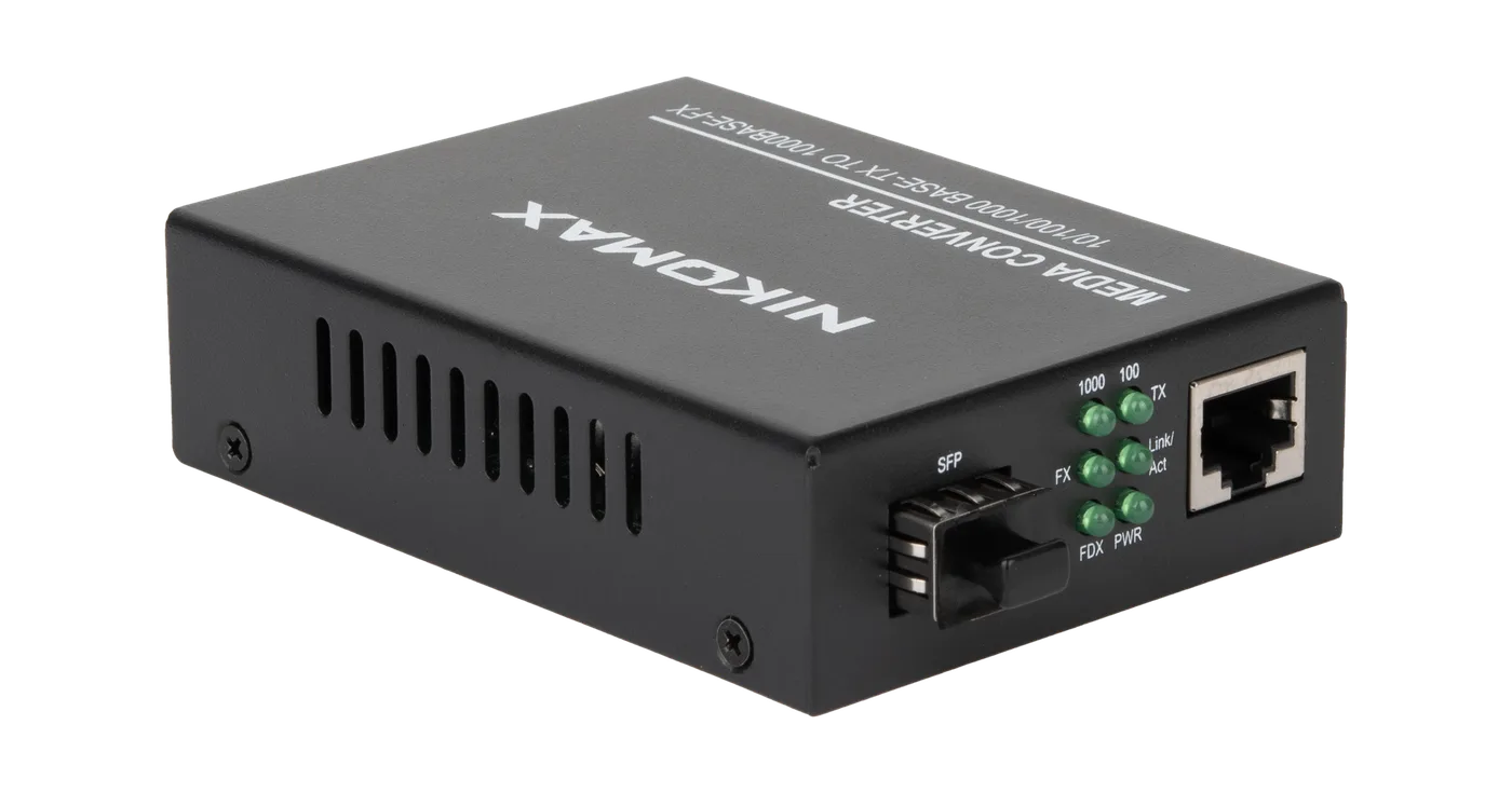 Медиаконвертер и SFP модуль UTP 10/100/1000 Мбит/с NIKOMAX — фото